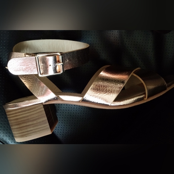 🎉Host Pick🎉 Rose Gold Metallic Faux Leather Two Straps Block Heel Sandals - Picture 2 of 16